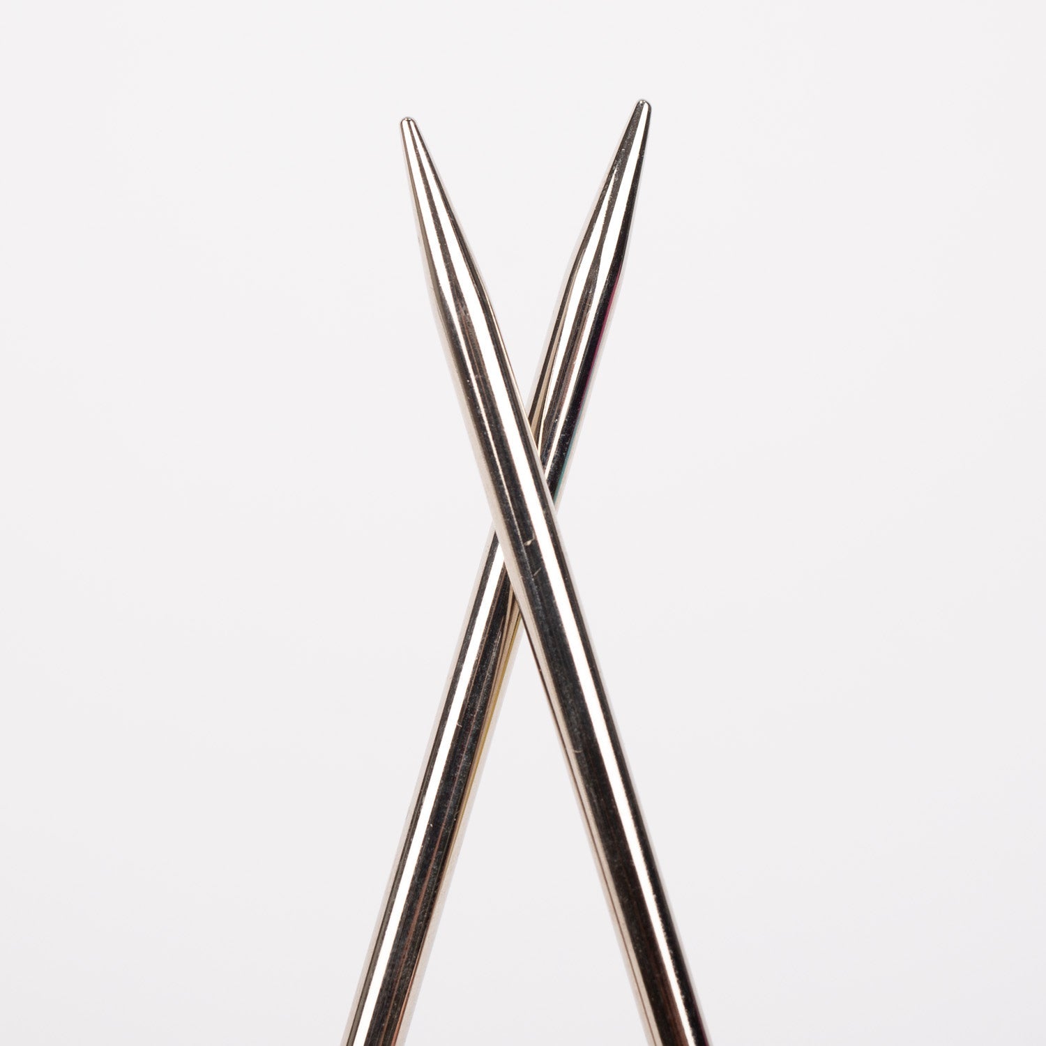 Image avec aiguilles circulaires à tricoter DROPS en laiton 80 cm | 2.0 mm – 10.0 mm – disponible chez Šarlotes audumi