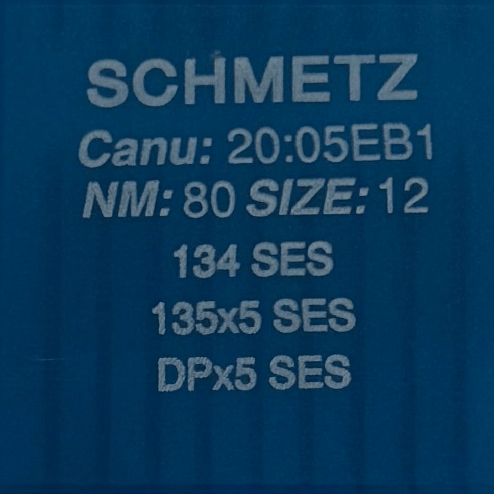 Image des aiguilles pour machines à coudre industrielles SCHMETZ DPx5 SES – pour tricots et vêtements de sport (10 pièces) – disponible chez Šarlotes audumi