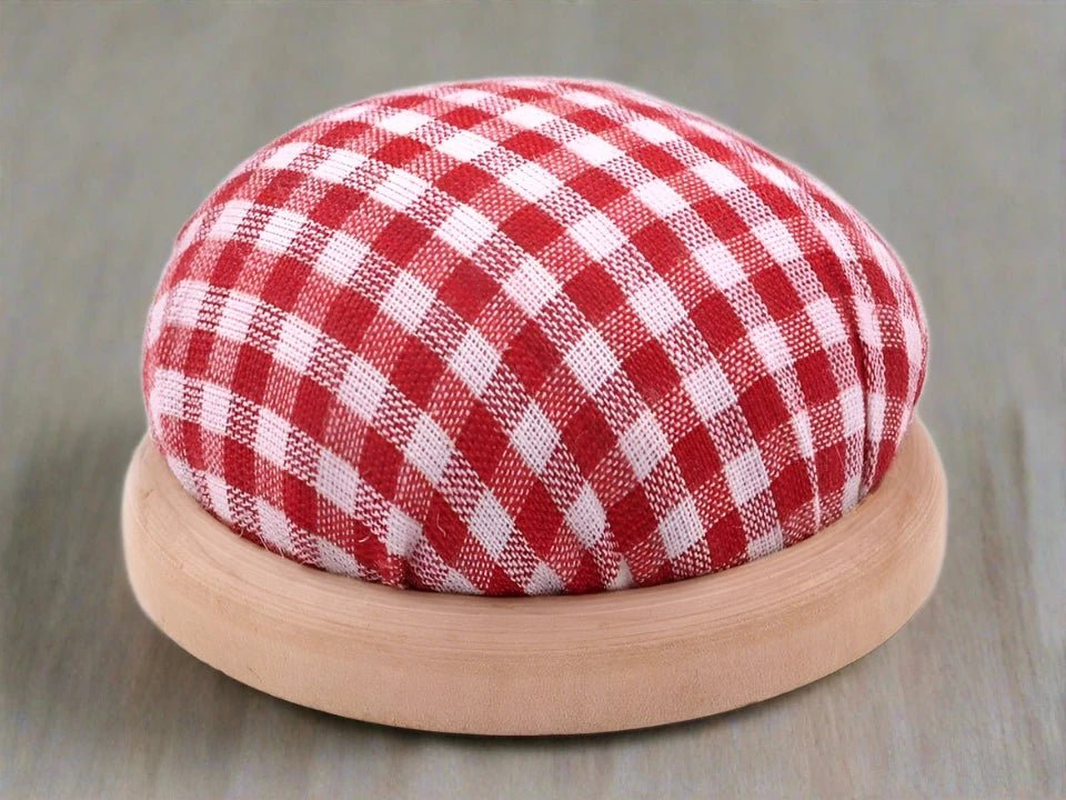 Coussin à aiguilles - à carreaux rouges