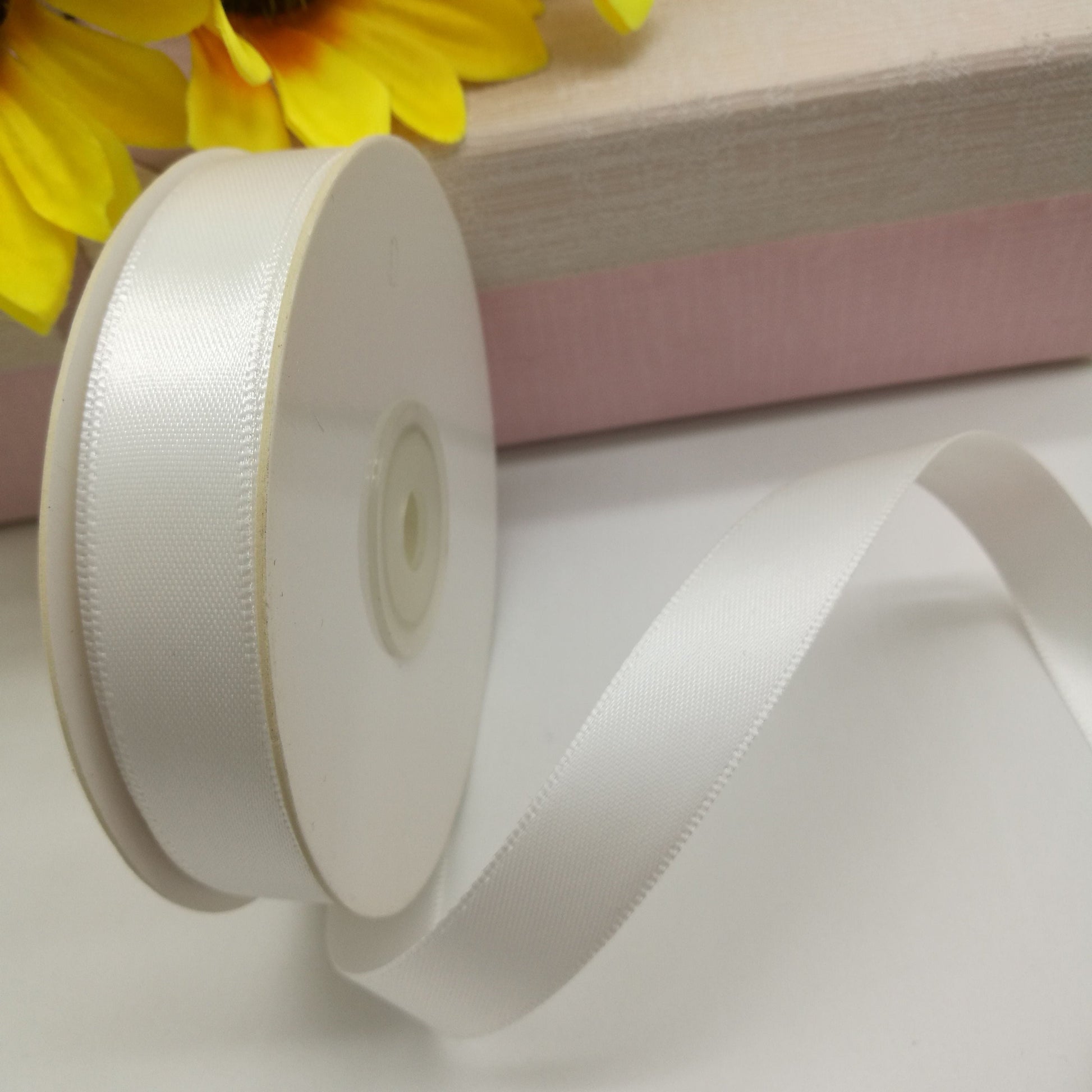 Ruban en satin blanc 38 mm (lot de 25 m)