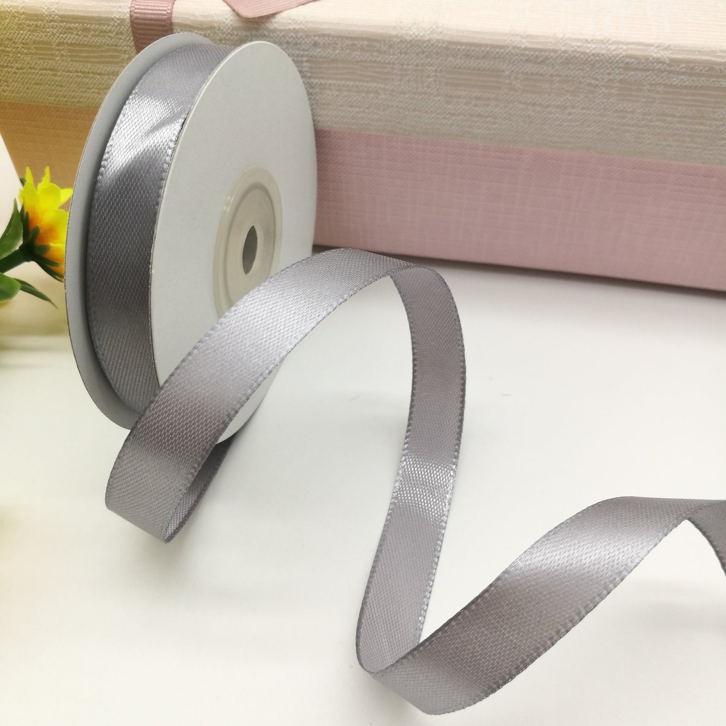 Ruban satiné gris 32 mm (pack de 25 m)