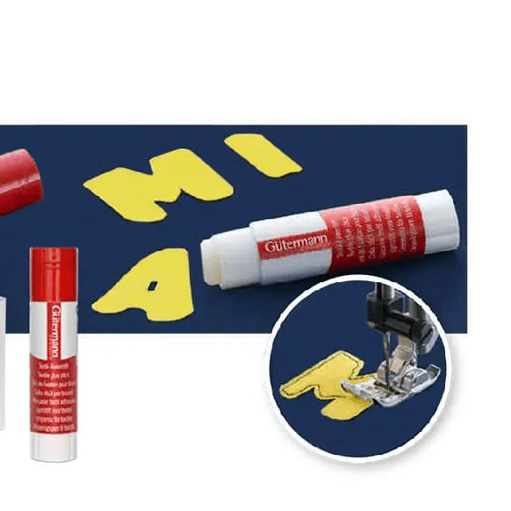 Image avec la colle textile Gütermann pour fixation temporaire – disponible chez Šarlotes audumi