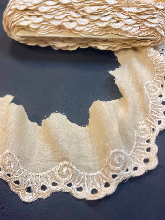 Image of white embroidered lace ribbon 6 cm-beige – available online at Šarlotes audumi