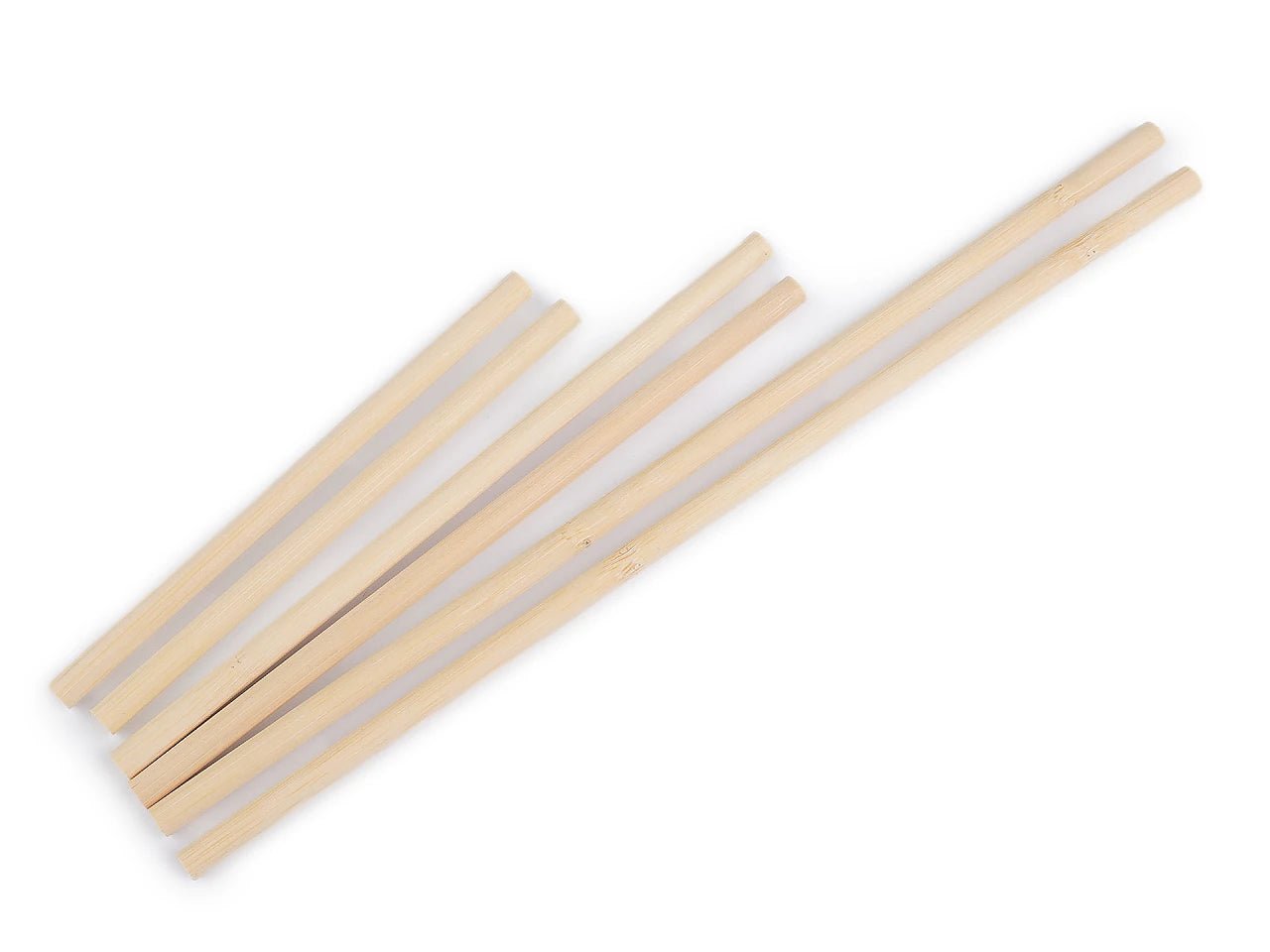 Image de bâtonnets en bambou pour macramé (20–30 cm) – disponible chez Šarlotes audumi