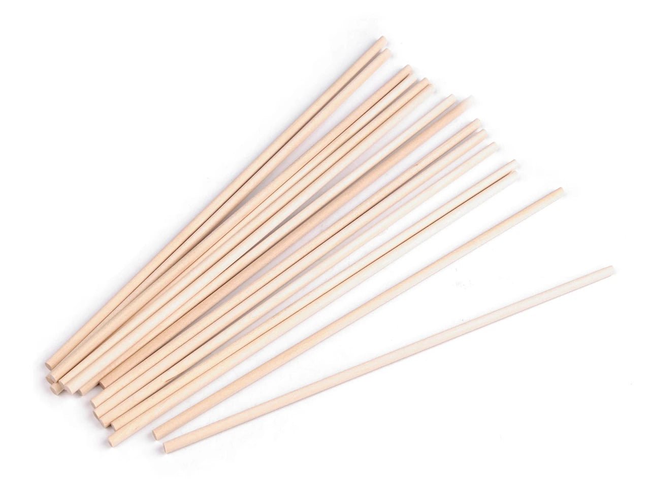Image avec tiges de bambou en macramé (20–30 cm) – disponible chez Šarlotes audumi
