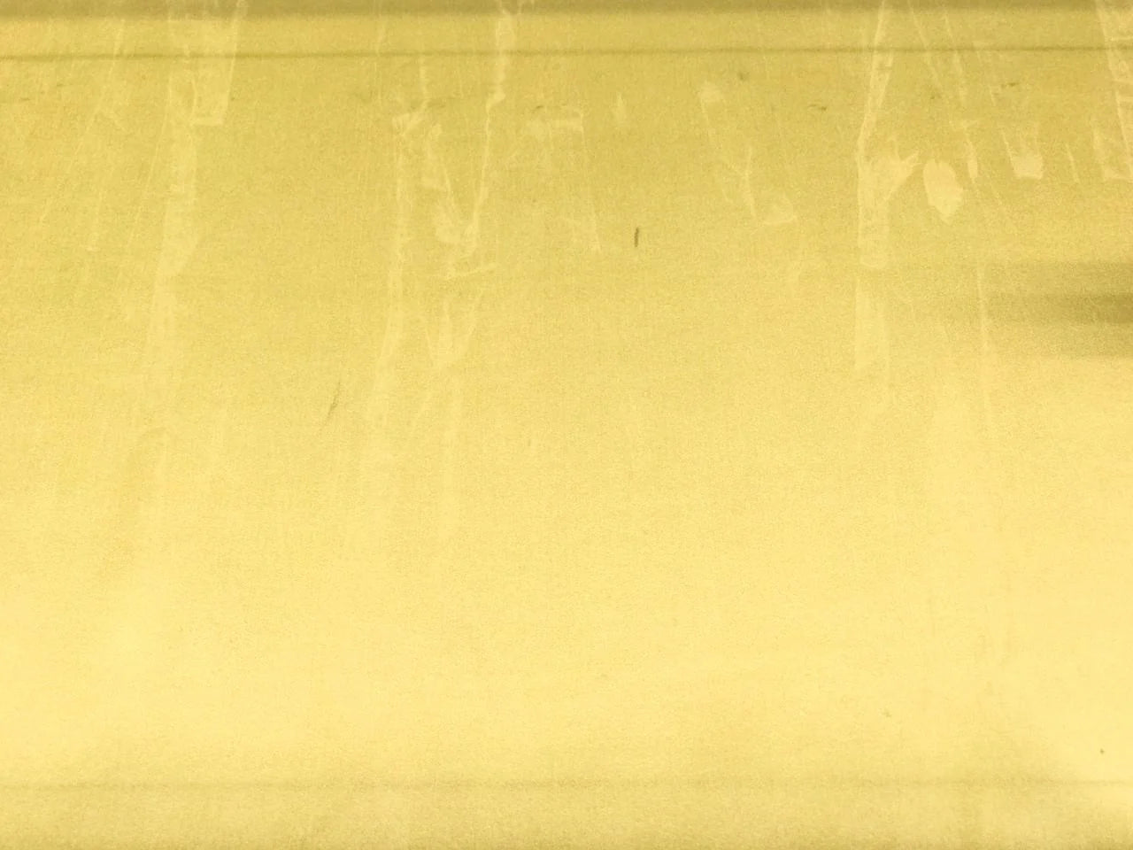 Tissu satin 100 % soie jaune – Italie, avec un léger défaut