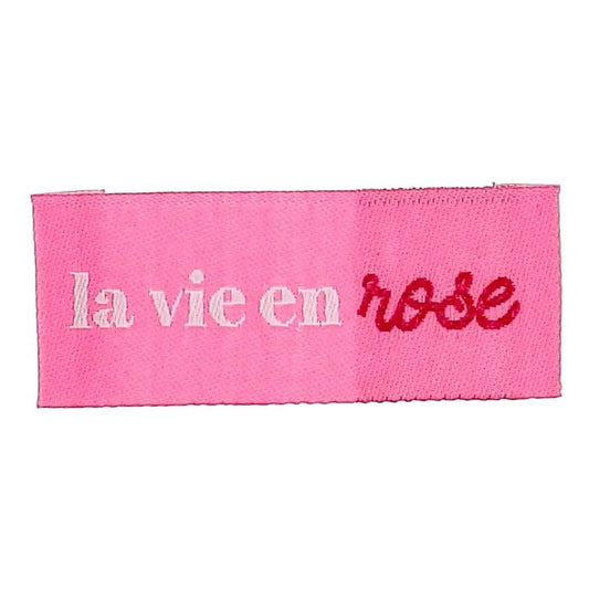 Image d'étiquettes à coudre pour vêtements Bohin « La vie en rose » – voir la vie en rose – 2 × 5 cm, lot de 4 – disponibles en ligne chez Šarlotes audumi