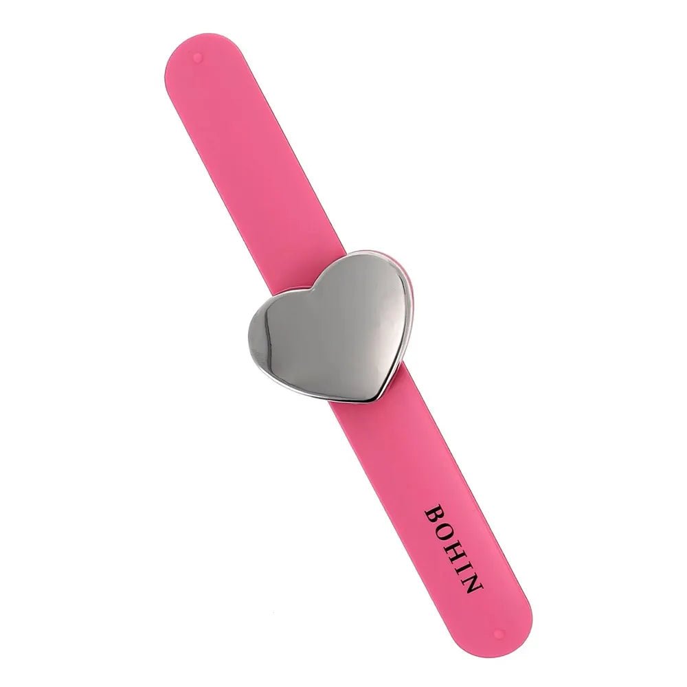 Image avec bracelet magnétique BOHIN pour aiguilles et épingles – rose – disponible en ligne chez Tissus Charlotte