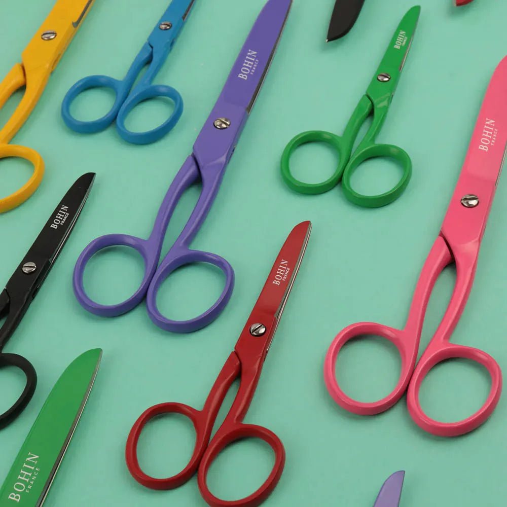 Attēls ar ciseaux de couture BOHIN avec revêtement époxy – 17 cm, rose – disponibles en ligne chez Šarlotes audumi