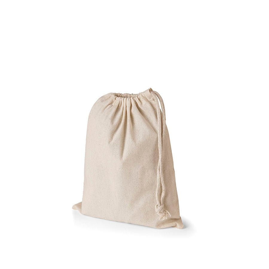 Image d'un sac en coton naturel avec cordon de serrage 24×30 cm 140 g/m² – disponible chez Šarlotes audumi