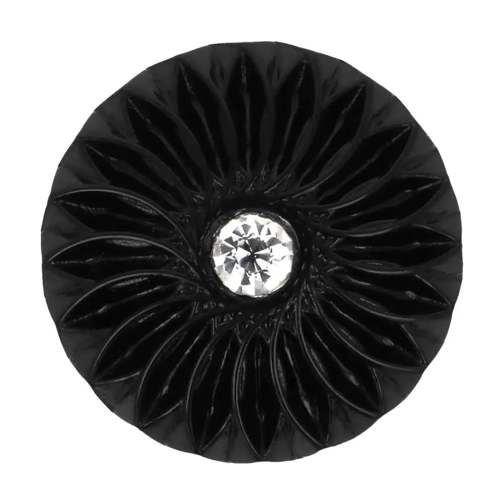 Image de bouton décoratif noir avec diamant au centre – disponible en ligne chez Šarlotes audumi