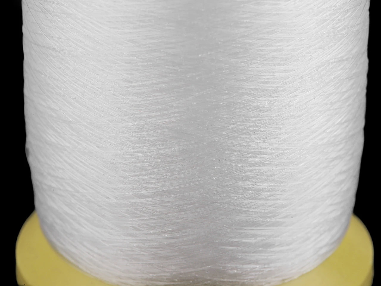 Image du fil 1830 m - transparent – disponible chez Tissus de Charlotte