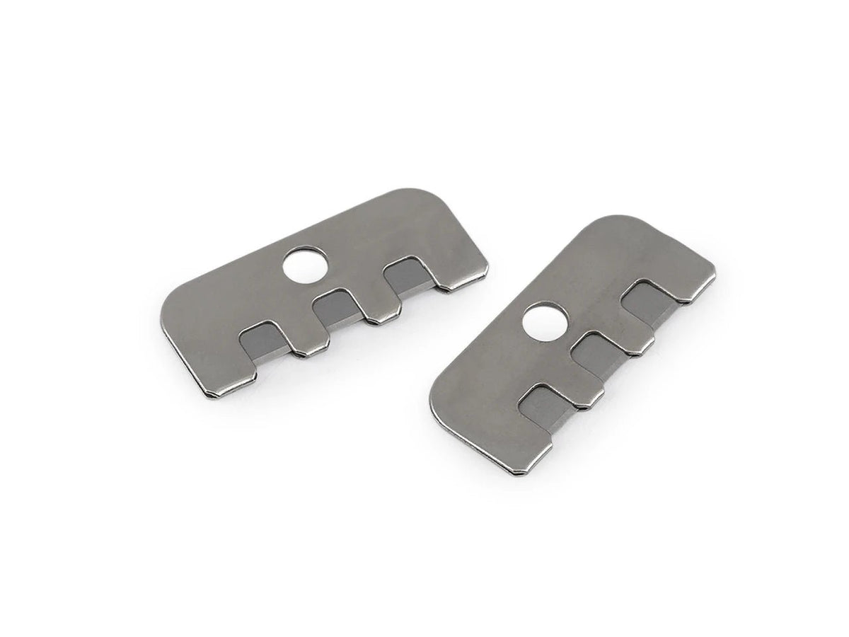 Image d’un coupe-fil pour machine à coudre industrielle – 12 × 28 mm – disponible en ligne chez Šarlotes audumi