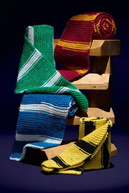 Fil DMC Harry Potter Magic 300 g / 410 m, à rayures automatiques aux couleurs des maisons de Poudlard, disponible en ligne chez Šarlotes audumi