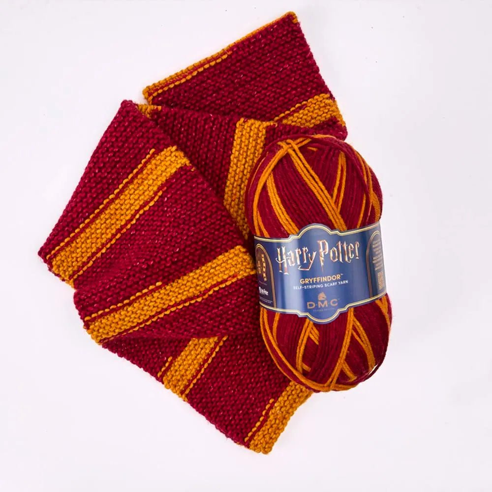 Fil DMC Harry Potter Magic 300 g / 410 m, à rayures automatiques aux couleurs des maisons de Poudlard, disponible en ligne chez Šarlotes audumi