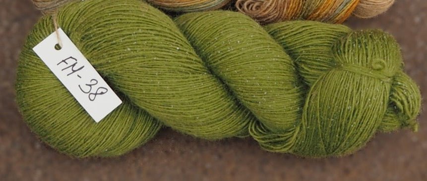 Image de la laine Pāces, 100% mérinos - 100 g / 470 m – disponible chez Šarlotes audumi