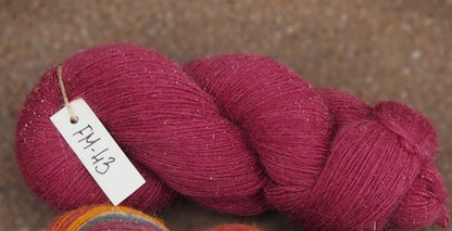 Attēls ar Dzijas Pāces vilnas fabrika 100% Merino - 100 g / 470 m – pieejams Šarlotes audumi