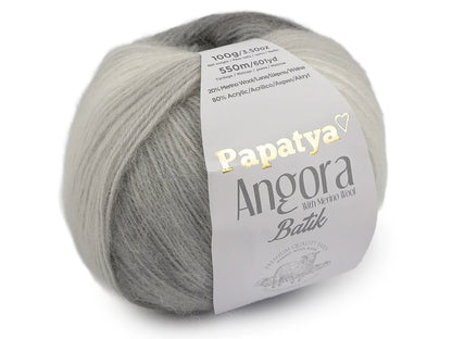 Bild mit Dzijas Papatya Angora Batik 100g / 550m – erhältlich bei Šarlotes audumi