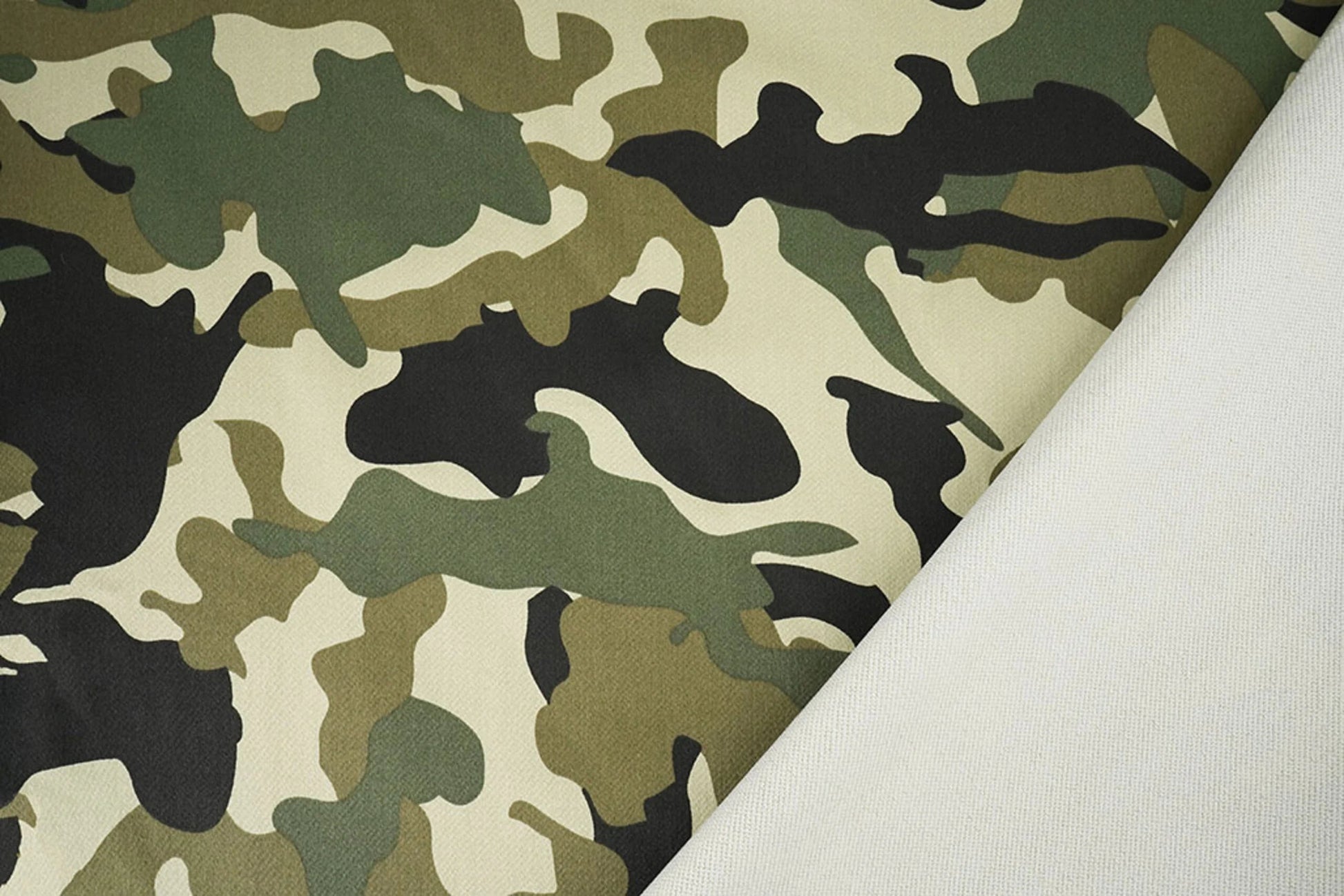 Image de tissu denim à motif camouflage – Army Green 275 g/m² – disponible chez Šarlotes audumi