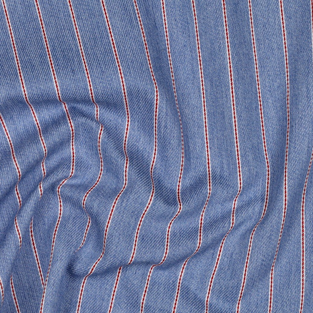 Image de tissu denim rayé 190 g/m² – disponible chez Šarlotes audumi
