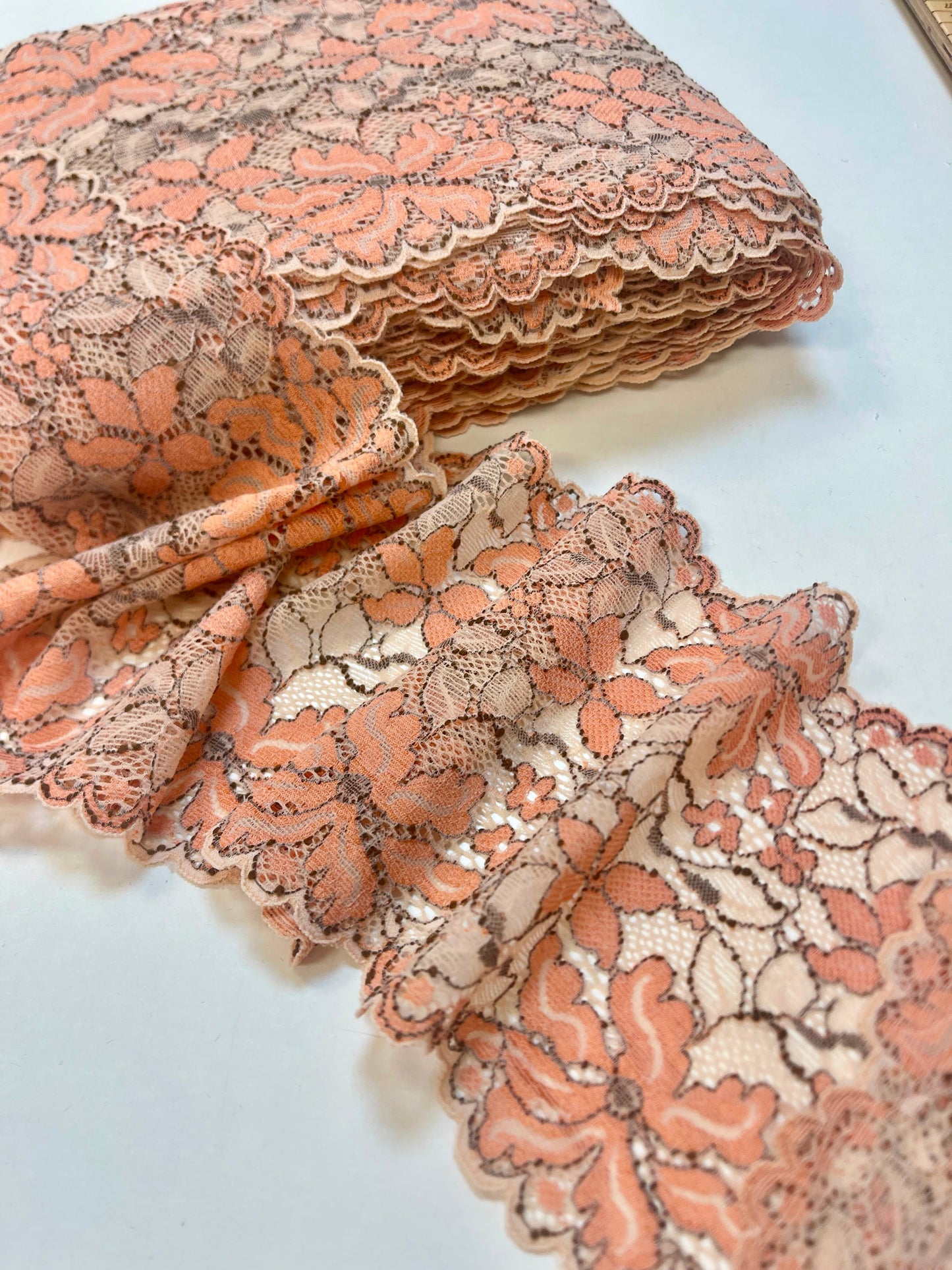 Elastic lace, 14 cm, with orange flowers and a beige base – available online at Šarlotes audumi