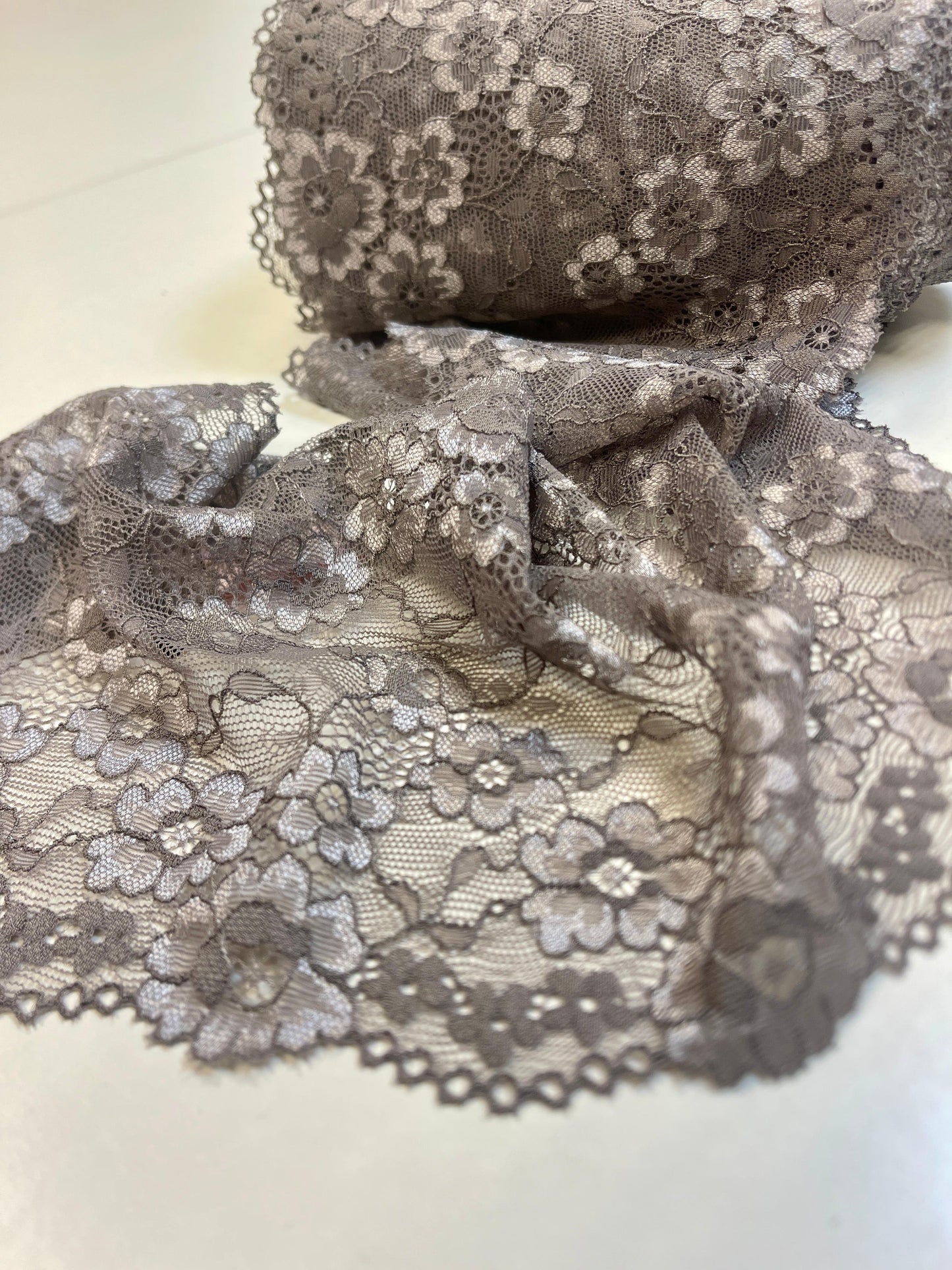 Elastic lace 15 cm, warm gray – available online at Šarlotes audumi