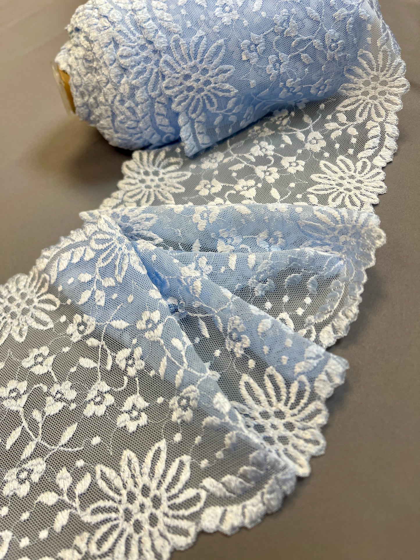 Bild mit elastischer Spitze, 16 cm, hellblau – online erhältlich bei Šarlotes audumi