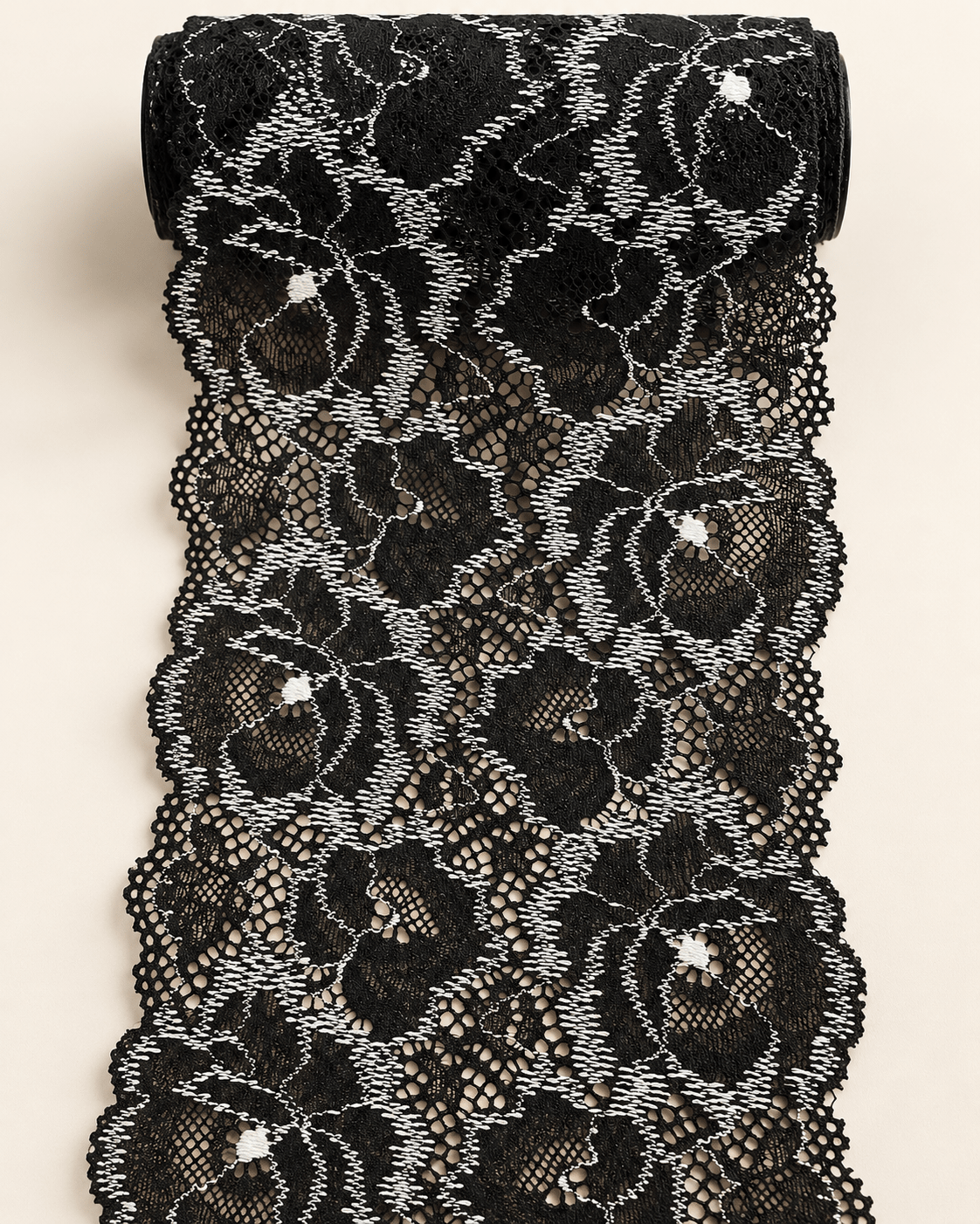 Image de dentelle élastique 16 cm-noire et blanche – disponible en ligne chez Šarlotes audumi