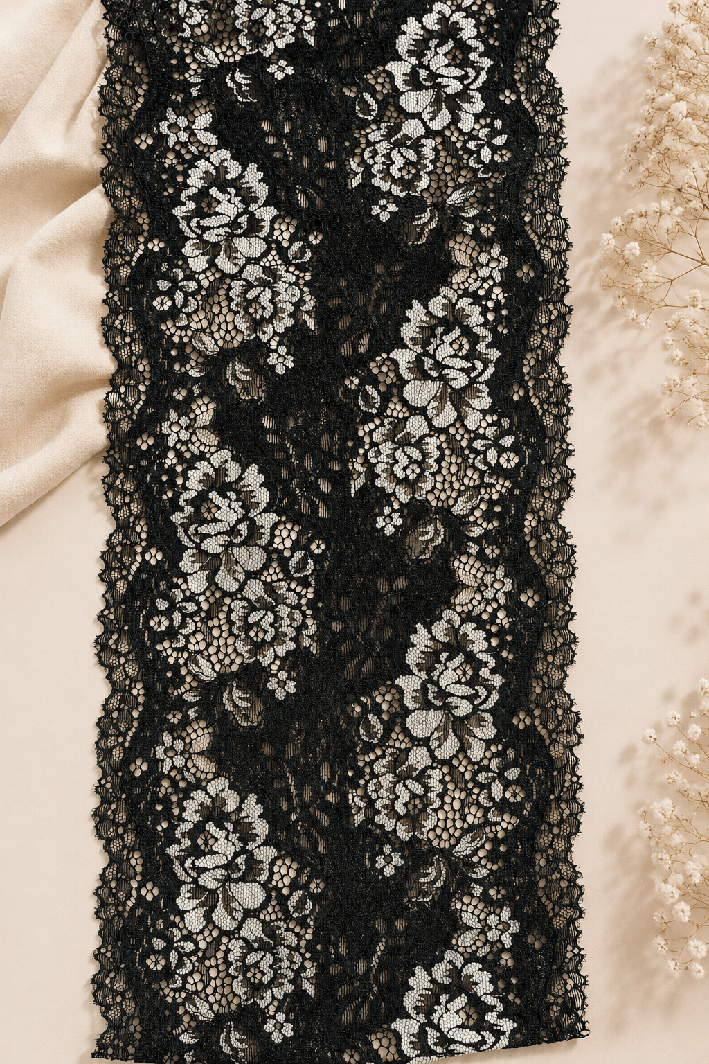 Image with elastic lace 16 cm - black and white – available online at Charlotte Fabrics