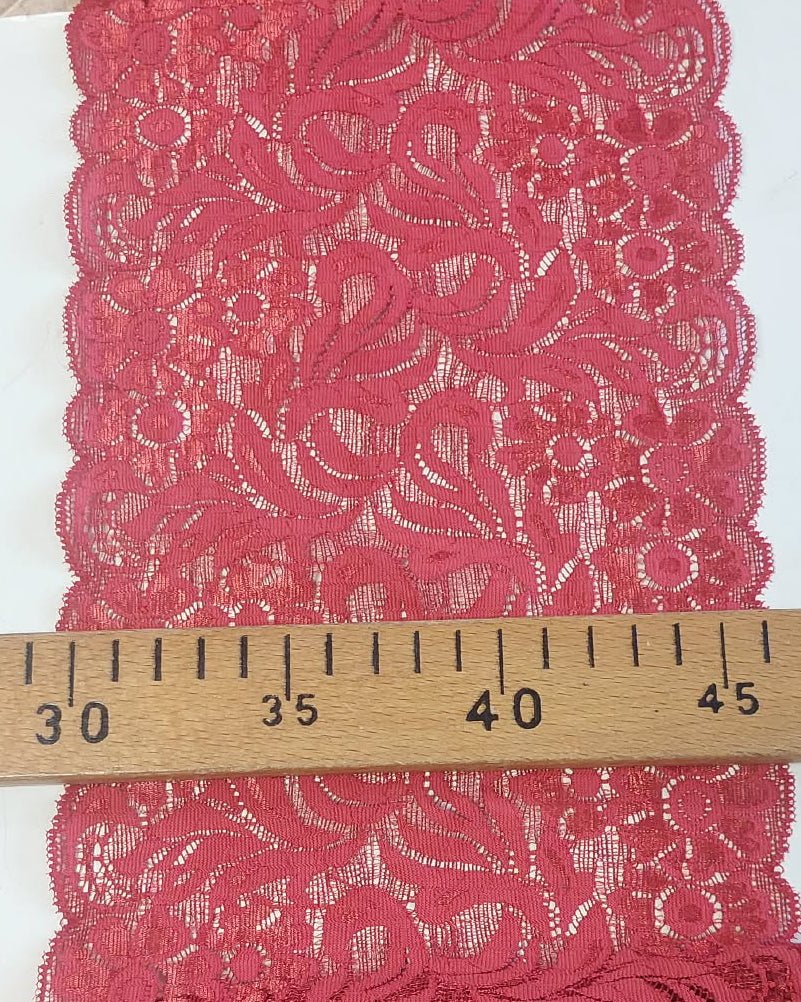 Bild mit elastischer Spitze 16 cm-rot – online bei Šarlotes audumi erhältlich