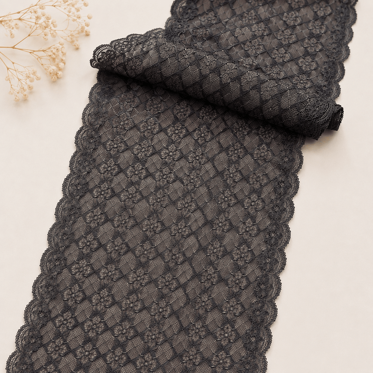 Image avec dentelle élastique 16 cm chocolat – disponible en ligne chez Šarlotes audumi