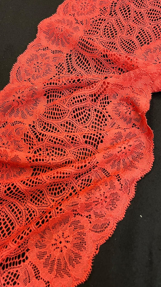 Image de dentelle élastique de 17 cm, rouge – disponible en ligne chez Šarlotes audumi