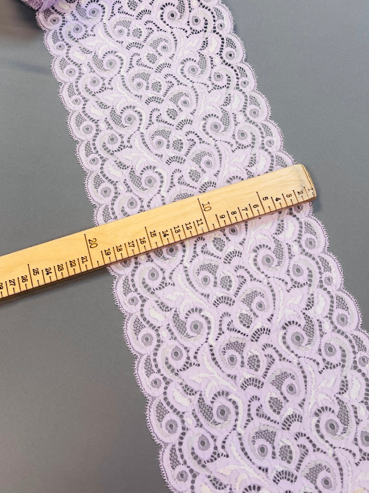 Image of elastic lace, 18 cm, lilac shade – available online at Šarlotes audumi