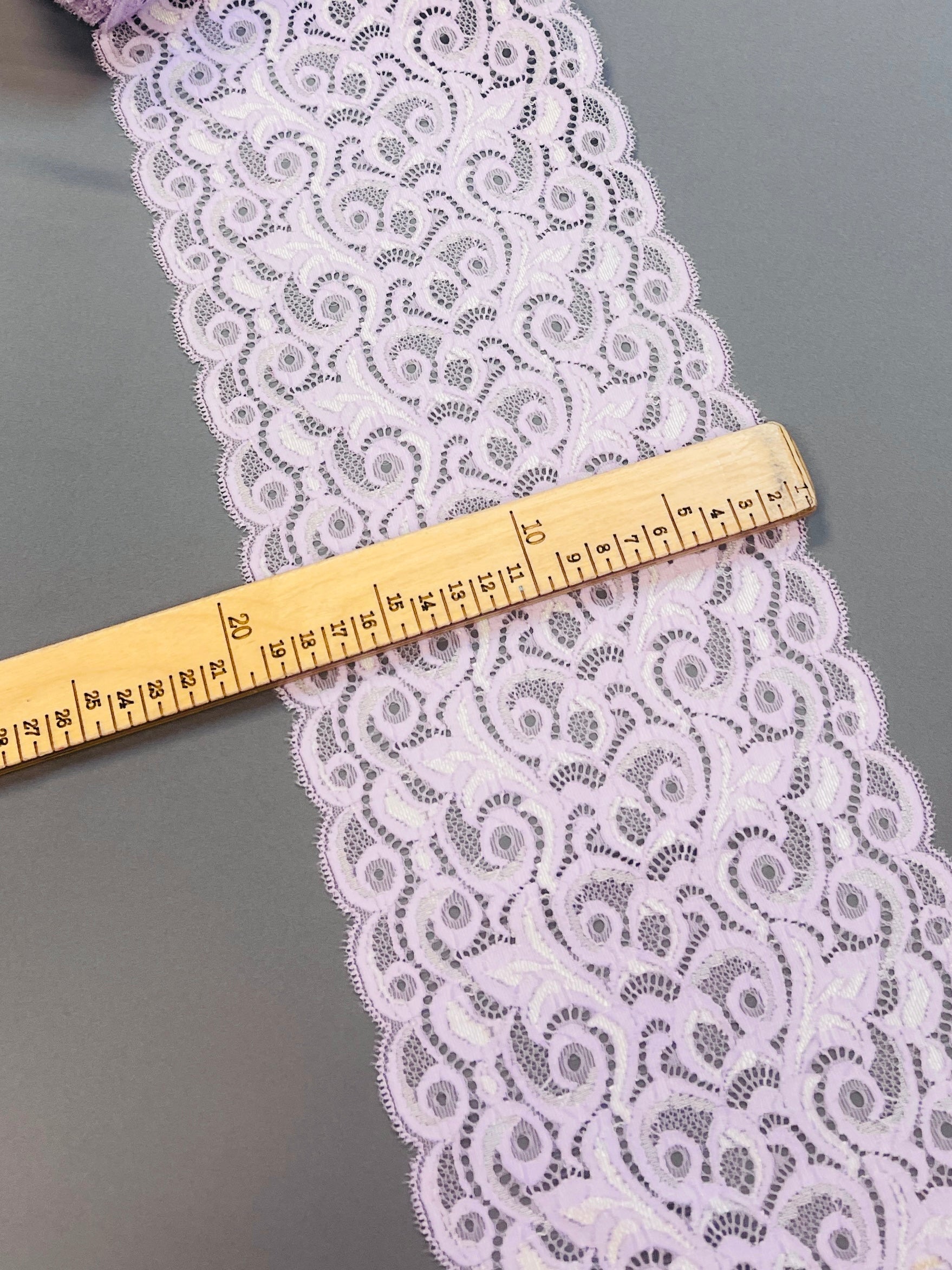 Image of elastic lace, 18 cm, lilac shade – available online at Šarlotes audumi