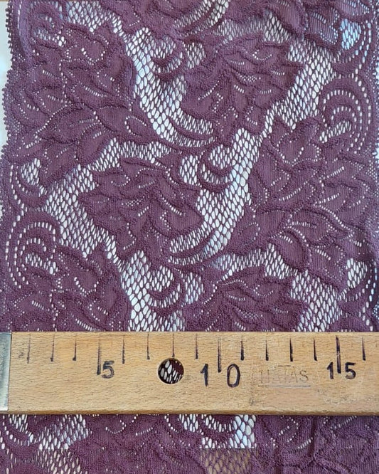 Image de dentelle élastique 18 cm, ton bordeaux – disponible en ligne chez Šarlotes audumi