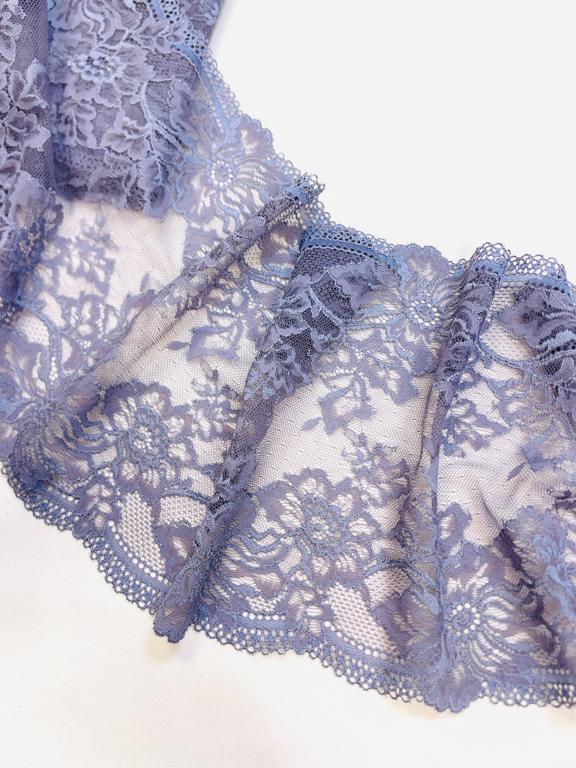 Image of Elastic lace 20 cm - smoky lilac – available at Šarlotes audumi