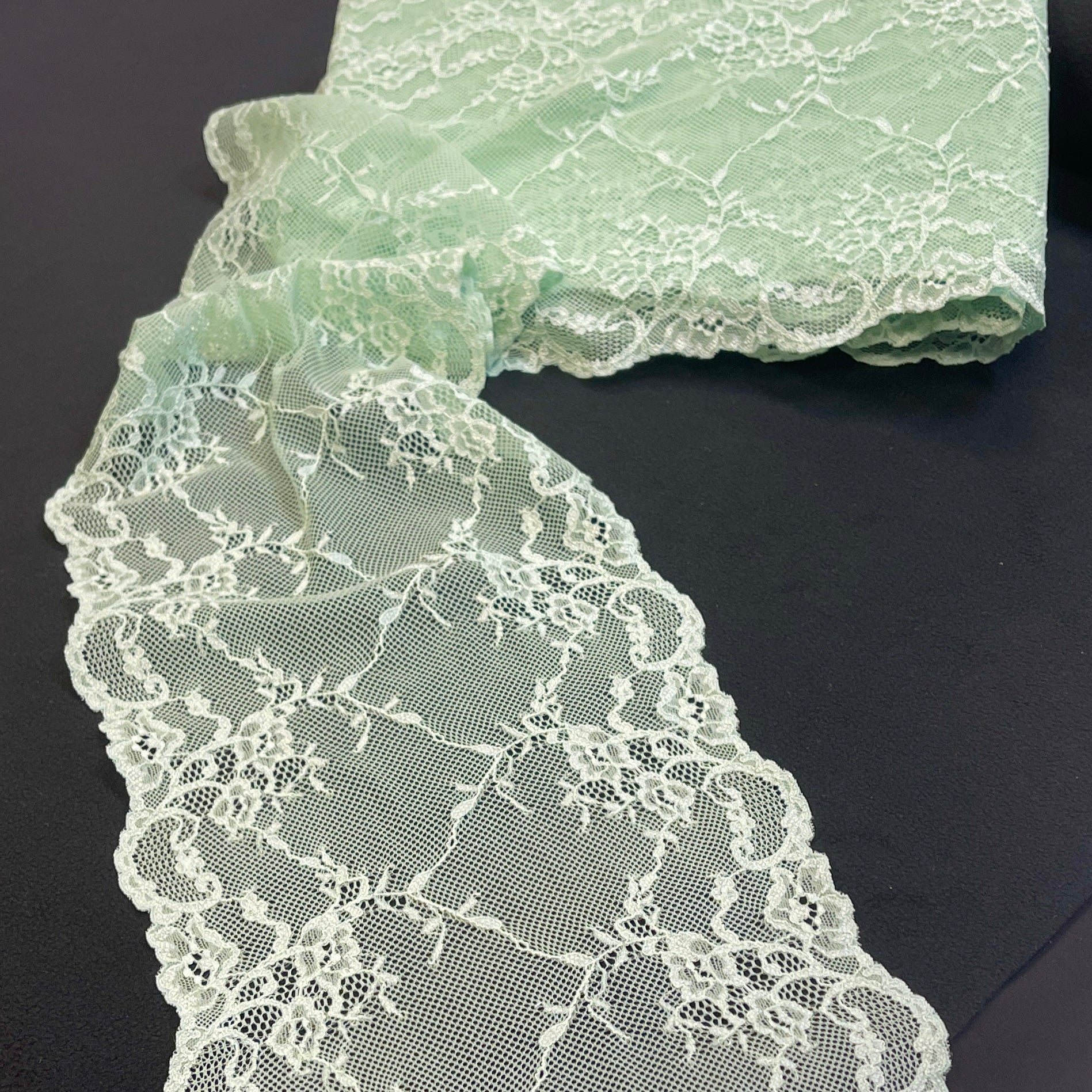 Image de dentelle élastique 20 cm - menthe – disponible chez Šarlotes audumi