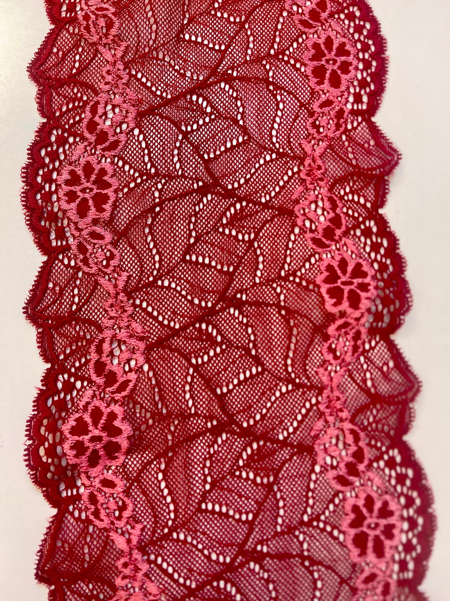 Image of elastic lace 20 cm, red with light accents – available online at Charlotte's Fabrics