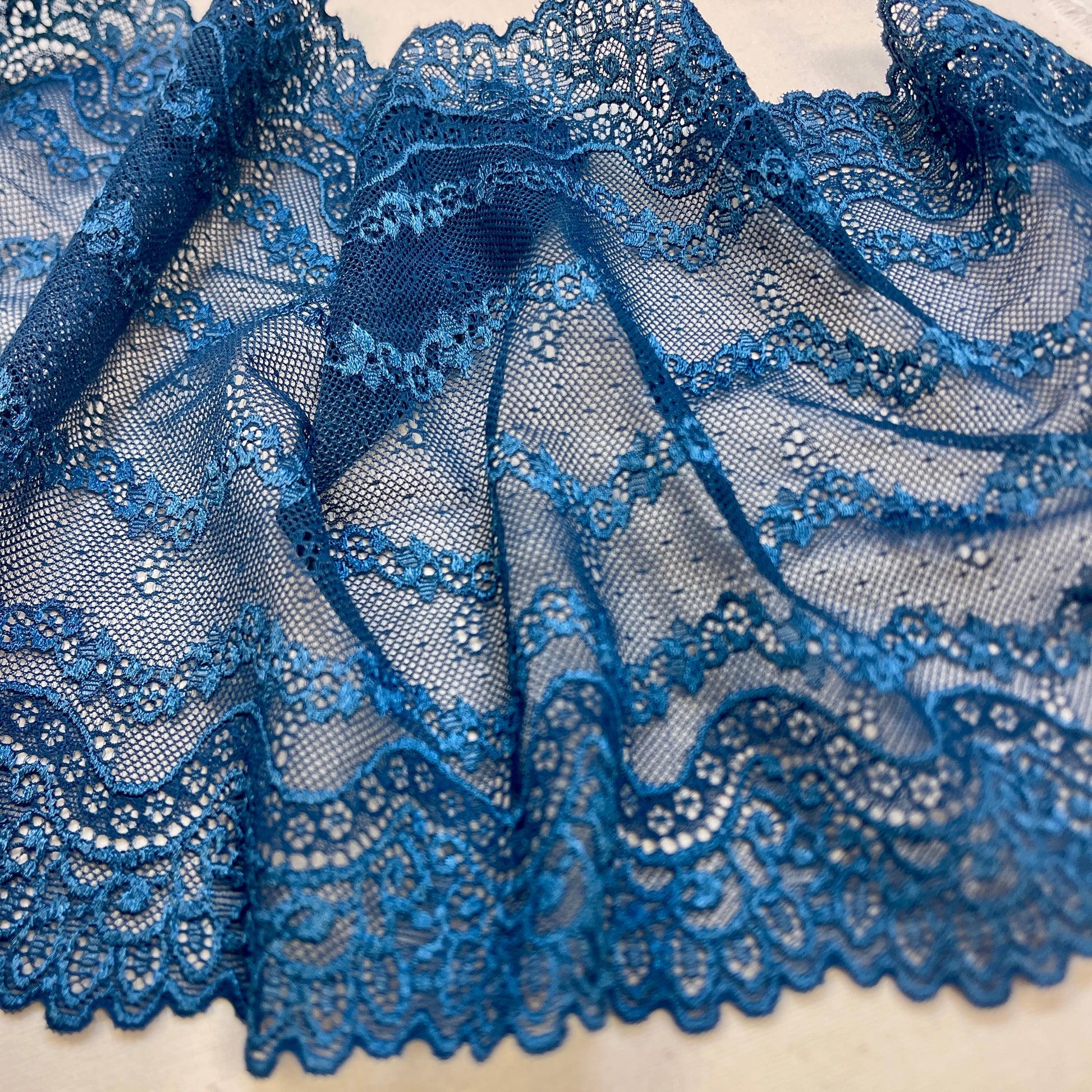 Image de dentelle élastique 20 cm - bleu foncé – disponible chez Šarlotes audumi