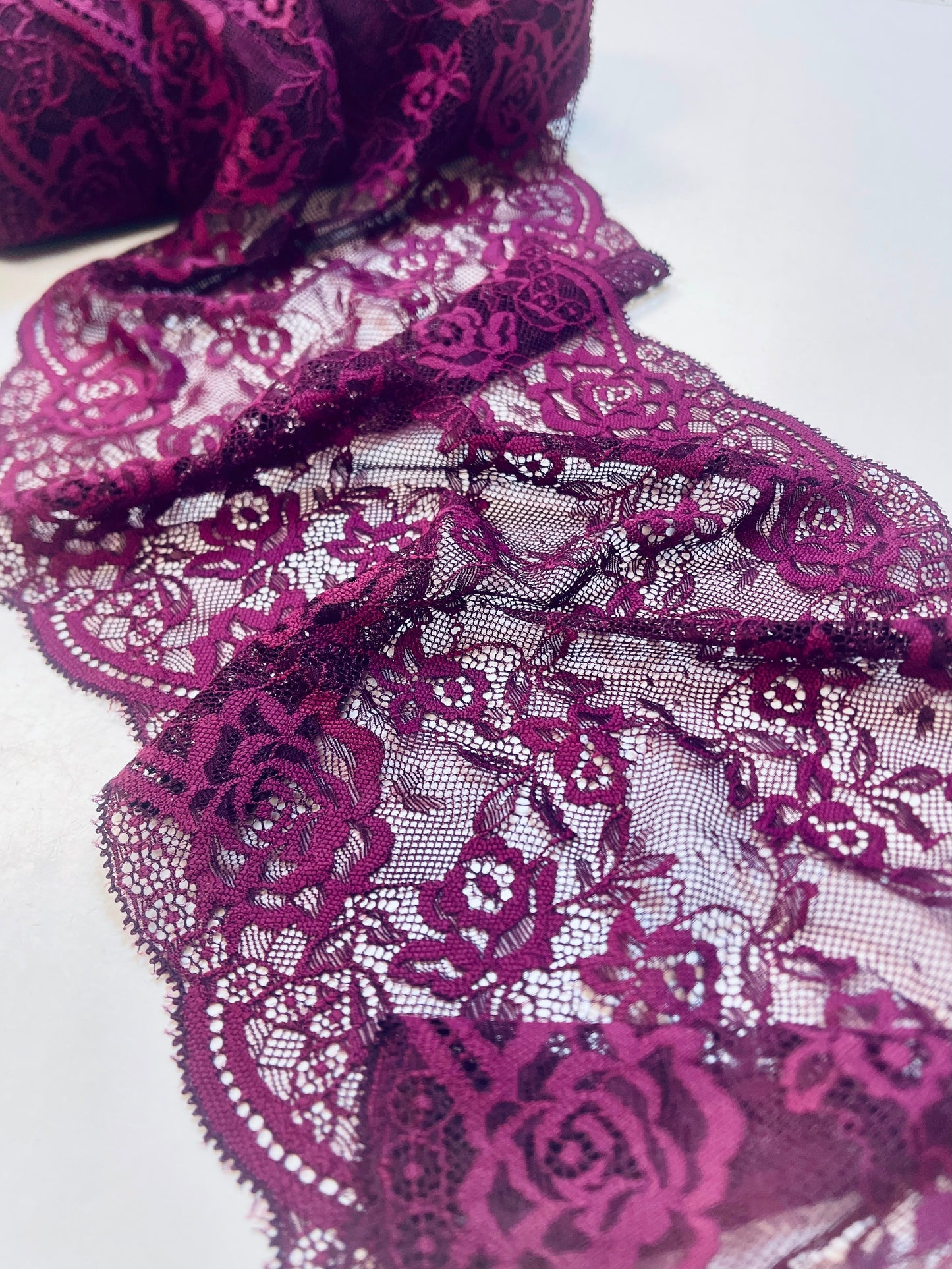 Image with elastic lace 24 cm, violet plum – available online at Šarlotes audumi