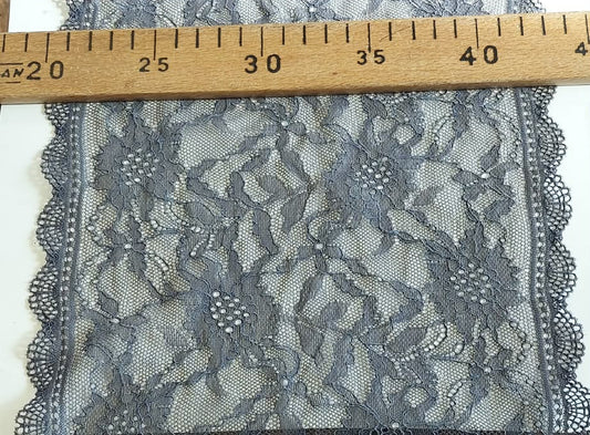 Image de dentelle fine et extensible, 24 cm, gris foncé – disponible en ligne chez Šarlotes audumi