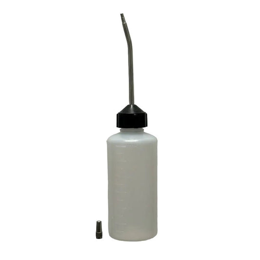 Image avec doseur d’huile pour travaux minutieux - 125 ml – disponible chez Šarlotes audumi