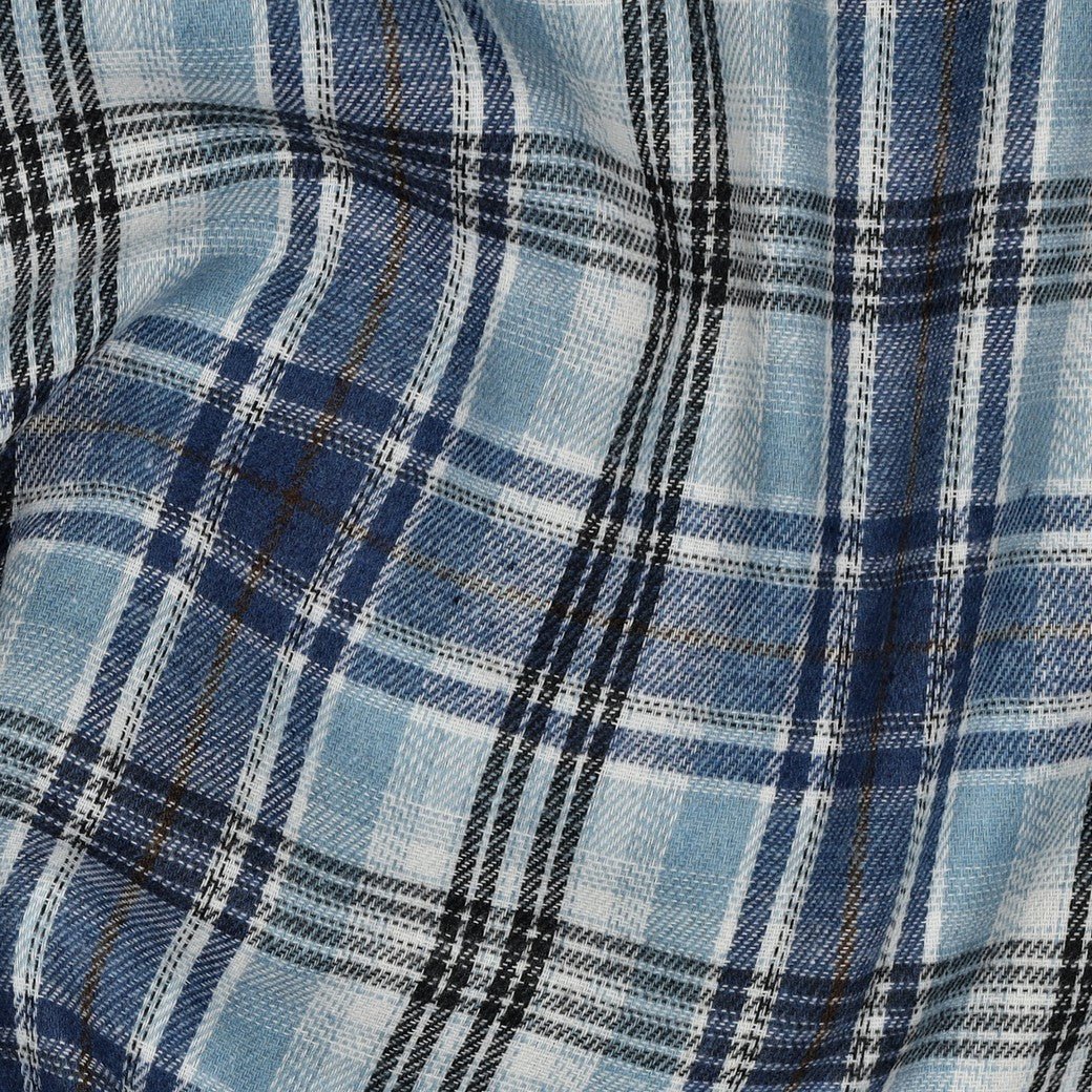 Image avec flanelle - bleu clair à carreaux 137 g/m² – disponible chez Tissus Charlotte