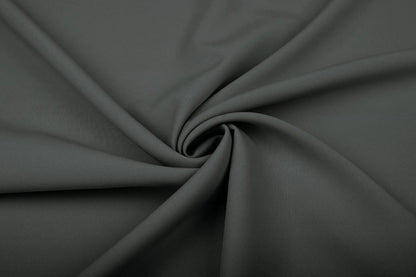 Image de gabardine gris foncé – disponible en ligne chez Šarlotes audumi