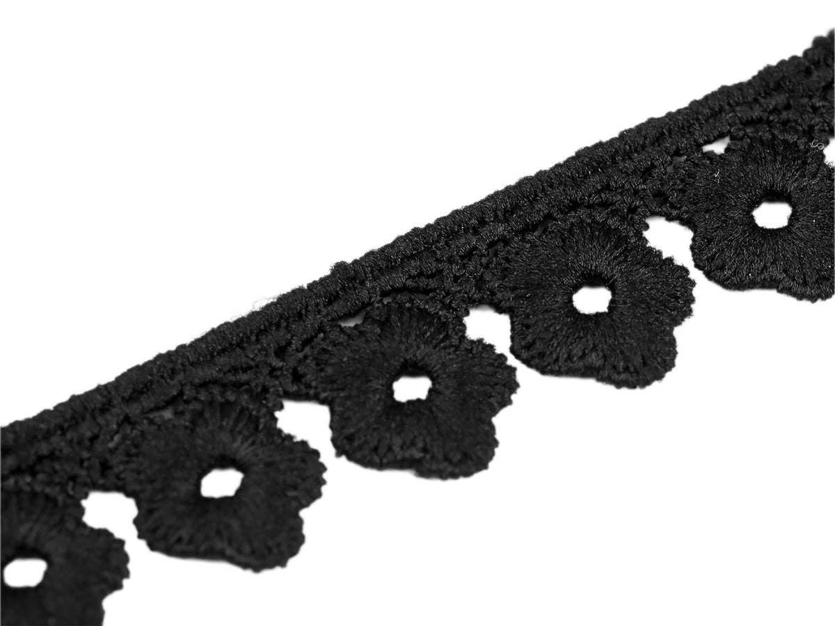 Image de dentelle guipure 17 mm – blanche et noire – disponible en ligne chez Šarlotes audumi