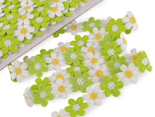 Image de dentelle guipure à fleurs, vert clair et blanc, 30 mm – disponible en ligne chez Šarlotes audumi