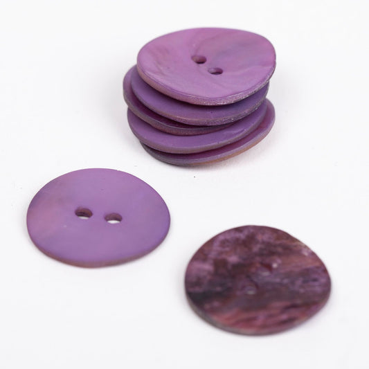 Image of 20 mm lilac shell buttons – available online at Šarlotes audumi