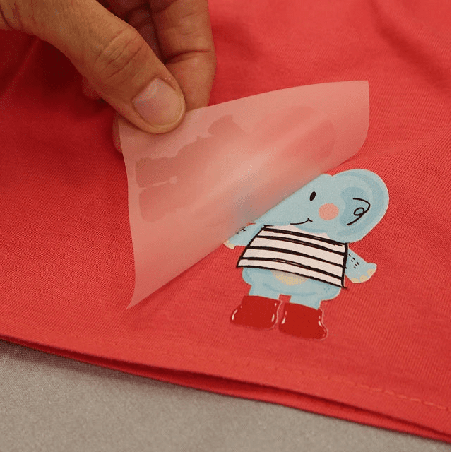 Bild mit aufbügelbarer Thermoapplikation für Kinderkleidung – 5,5 × 6,5 cm – online erhältlich bei Šarlotes audumi