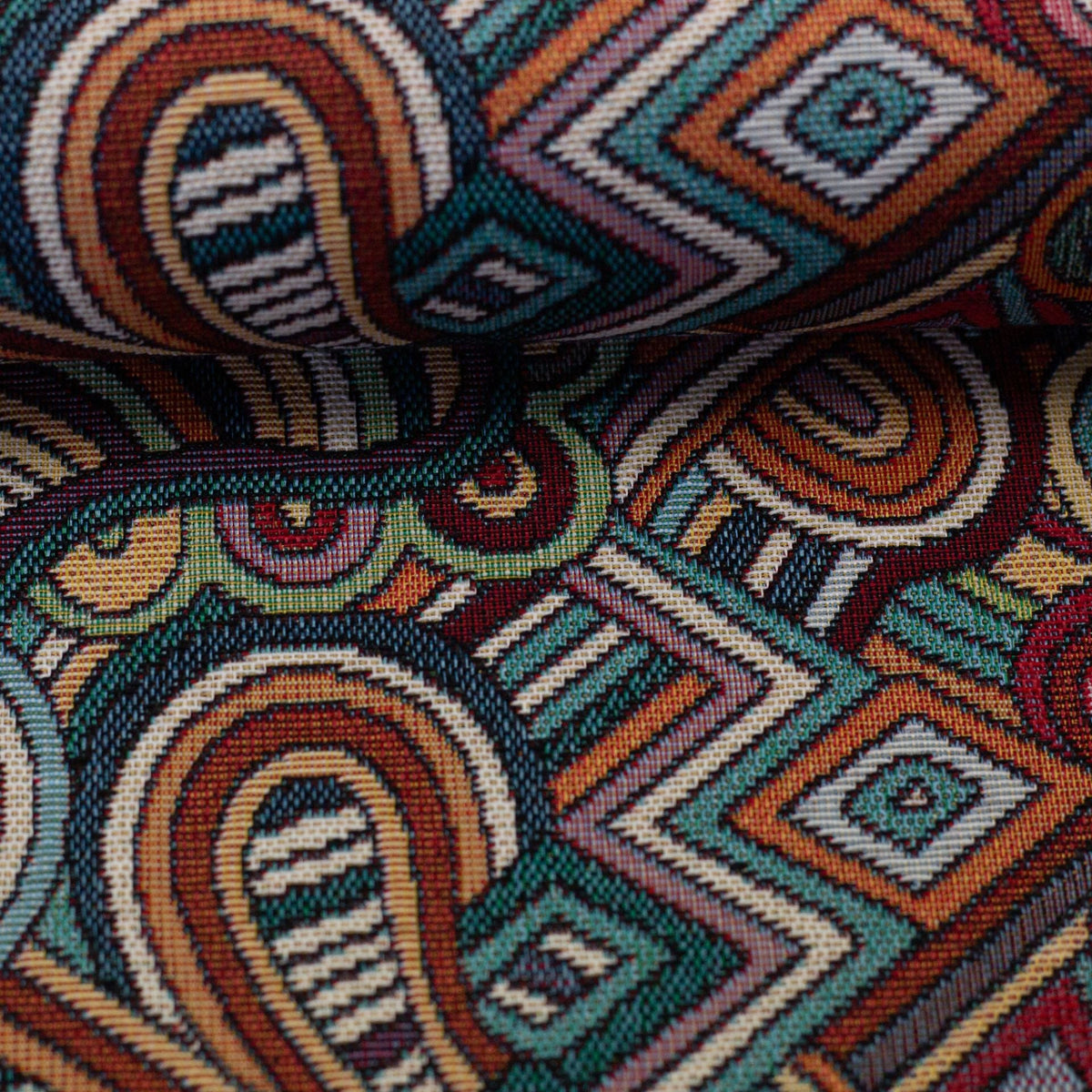 Image avec motif abstrait de tapisserie – disponible en ligne chez Les tissus de Charlotte