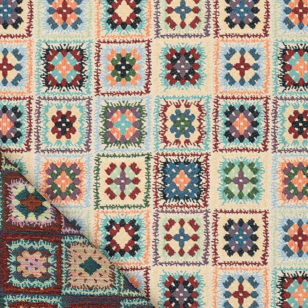 Image avec tapisserie - carrés au crochet 300 g/m² – disponible chez Šarlotes audumi